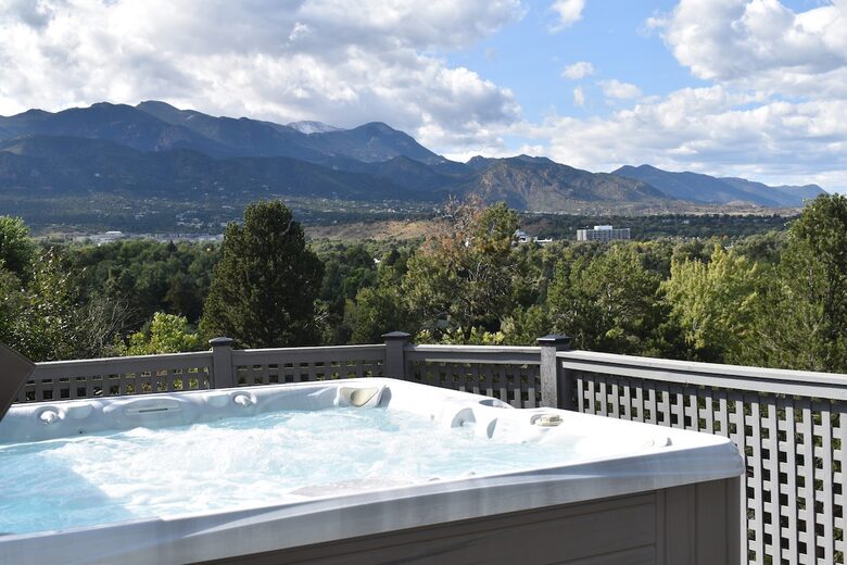 Elevated Mountain Escape Near The Broadmoor - Colorado Springs, Colorado