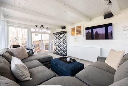 Elevated Mountain Escape Near The Broadmoor - Colorado Springs, Colorado