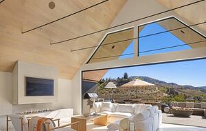 Spa Haven with Panoramic Lake Chelan Views - Chelan, Washington