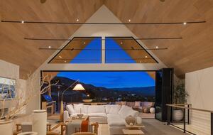 Spa Haven with Panoramic Lake Chelan Views - Chelan, Washington