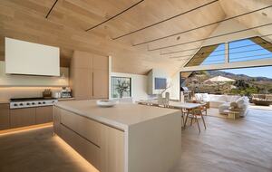 Spa Haven with Panoramic Lake Chelan Views - Chelan, Washington