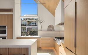 Spa Haven with Panoramic Lake Chelan Views - Chelan, Washington