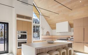 Spa Haven with Panoramic Lake Chelan Views - Chelan, Washington