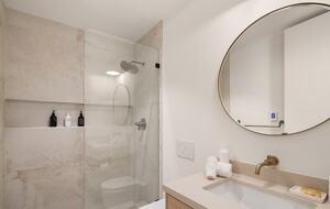 Spa Haven with Panoramic Lake Chelan Views - Chelan, Washington