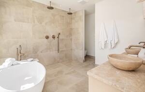 Spa Haven with Panoramic Lake Chelan Views - Chelan, Washington