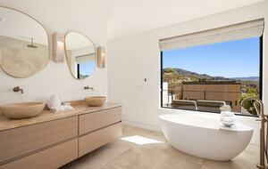 Spa Haven with Panoramic Lake Chelan Views - Chelan, Washington