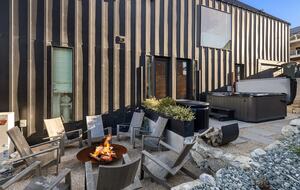 Spa Haven with Panoramic Lake Chelan Views - Chelan, Washington