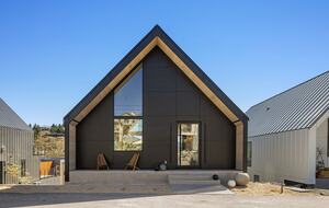 Spa Haven with Panoramic Lake Chelan Views - Chelan, Washington