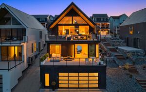 Spa Haven with Panoramic Lake Chelan Views - Chelan, Washington