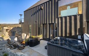 Spa Haven with Panoramic Lake Chelan Views - Chelan, Washington