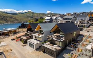 Spa Haven with Panoramic Lake Chelan Views - Chelan, Washington