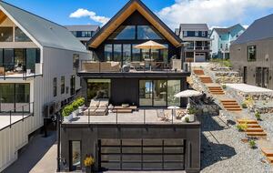 Spa Haven with Panoramic Lake Chelan Views - Chelan, Washington