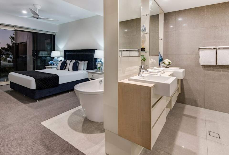 Contemporary Island Elegance with Private Plunge Pool - Hamilton Island, Australia