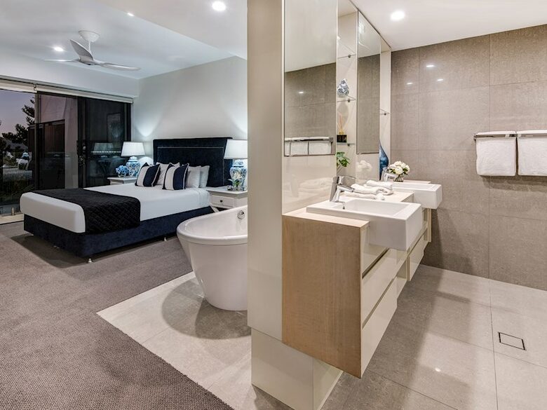 Contemporary Island Elegance with Private Plunge Pool - Hamilton Island, Australia