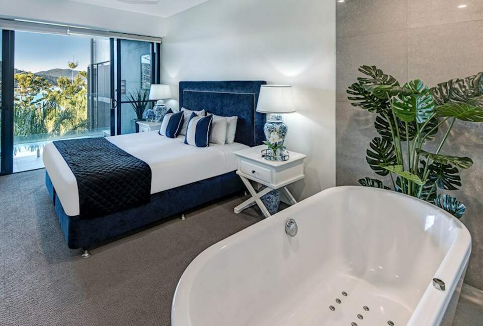 Contemporary Island Elegance with Private Plunge Pool - Hamilton Island, Australia
