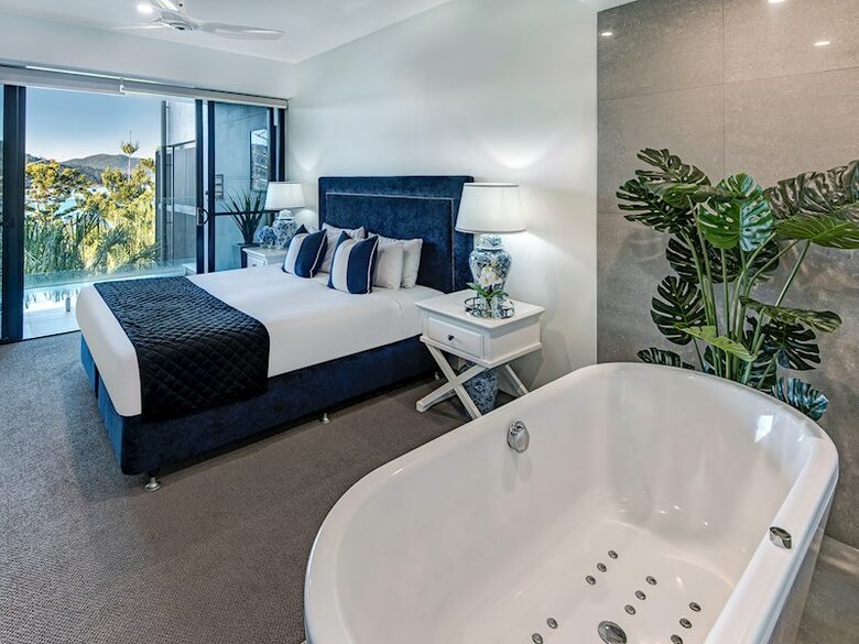 Contemporary Island Elegance with Private Plunge Pool - Hamilton Island, Australia