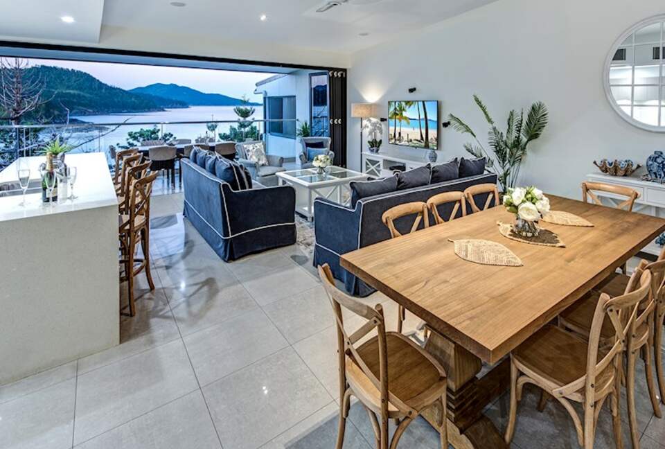 Contemporary Island Elegance with Private Plunge Pool - Hamilton Island, Australia