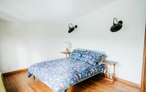 Tranquil Two-Level Retreat on the Shores of Tappen - Tappen, Canada