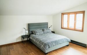 Tranquil Two-Level Retreat on the Shores of Tappen - Tappen, Canada