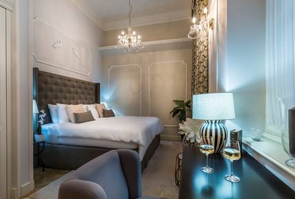 Vienna Opera Apartment - Vienna, Austria