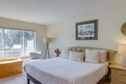 upper level- bedroom 1 with king bed