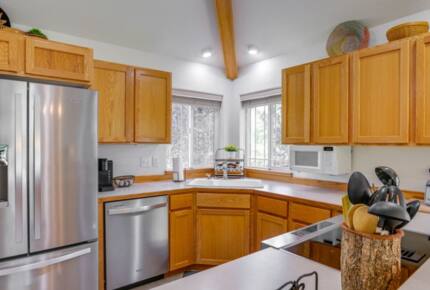 fully equipped kitchen with keurig coffee maker