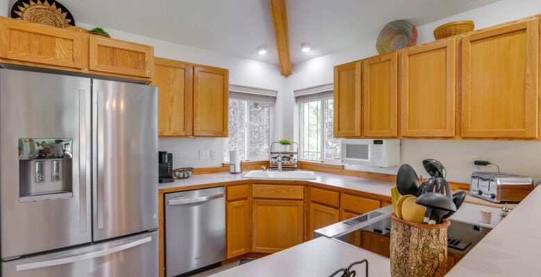 fully equipped kitchen with keurig coffee maker
