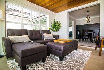 Peaceful Twin Lakes Waterfront Retreat Near Minneapolis - Minneapolis, Minnesota