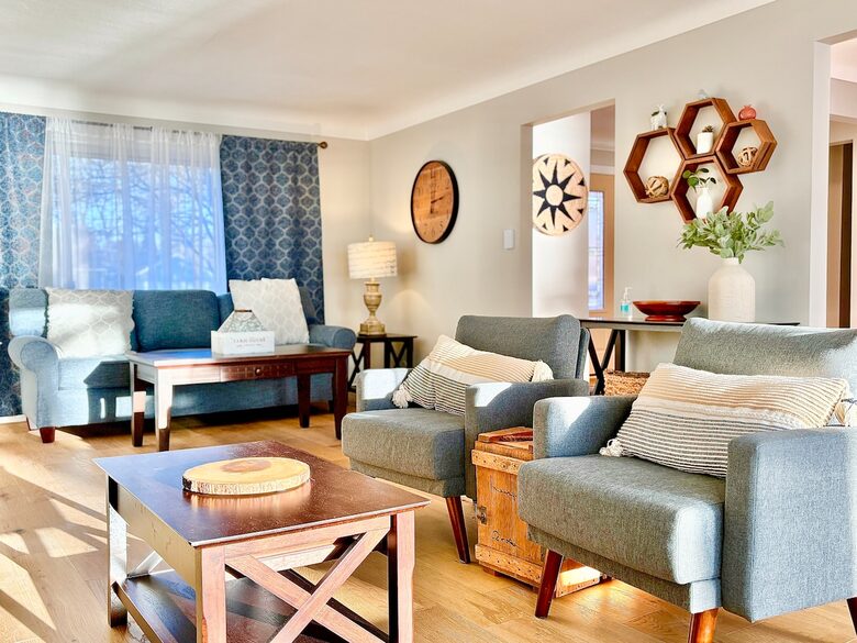 Peaceful Twin Lakes Waterfront Retreat Near Minneapolis - Minneapolis, Minnesota