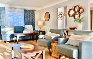 Peaceful Twin Lakes Waterfront Retreat Near Minneapolis - Minneapolis, Minnesota