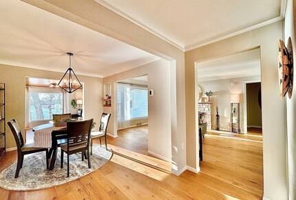 Peaceful Twin Lakes Waterfront Retreat Near Minneapolis - Minneapolis, Minnesota