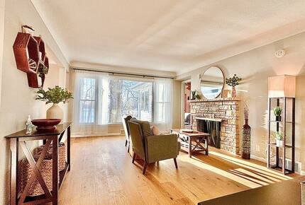 Peaceful Twin Lakes Waterfront Retreat Near Minneapolis - Minneapolis, Minnesota