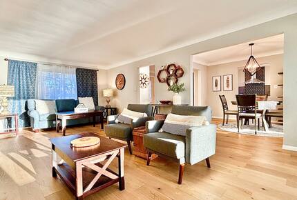 Peaceful Twin Lakes Waterfront Retreat Near Minneapolis - Minneapolis, Minnesota