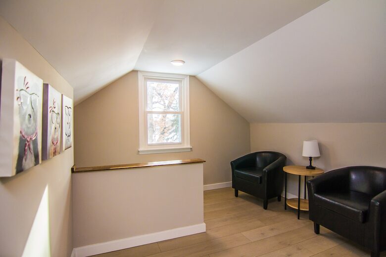 Peaceful Twin Lakes Waterfront Retreat Near Minneapolis - Minneapolis, Minnesota