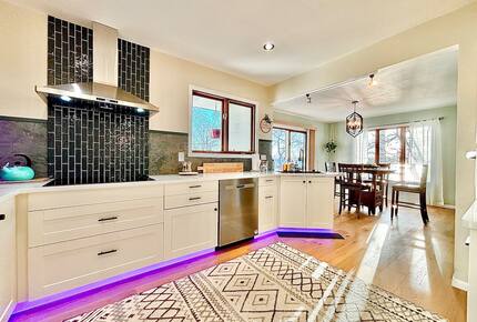 Peaceful Twin Lakes Waterfront Retreat Near Minneapolis - Minneapolis, Minnesota