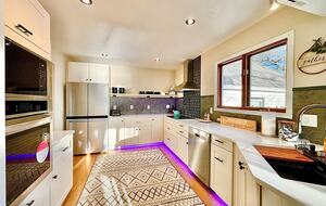 Peaceful Twin Lakes Waterfront Retreat Near Minneapolis - Minneapolis, Minnesota