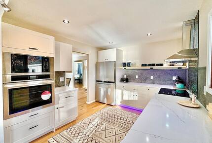 Peaceful Twin Lakes Waterfront Retreat Near Minneapolis - Minneapolis, Minnesota