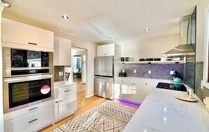 Peaceful Twin Lakes Waterfront Retreat Near Minneapolis - Minneapolis, Minnesota