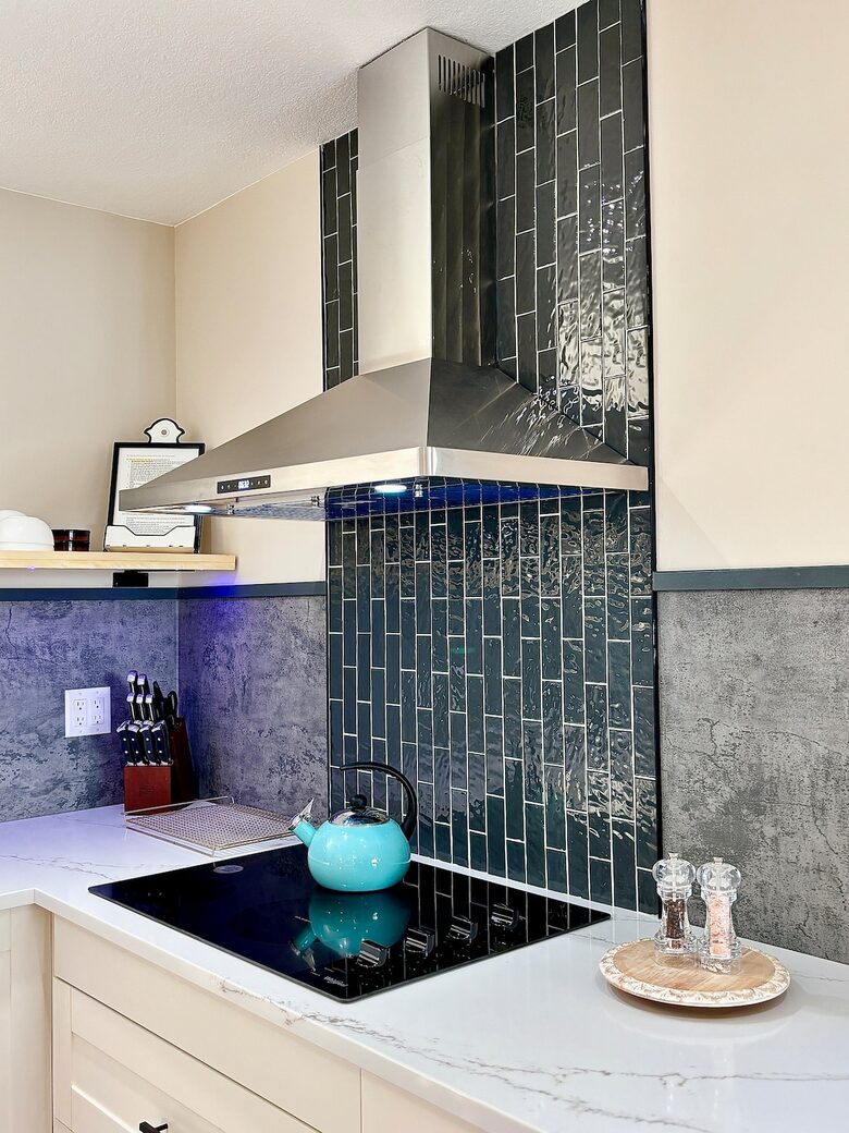 Peaceful Twin Lakes Waterfront Retreat Near Minneapolis - Minneapolis, Minnesota