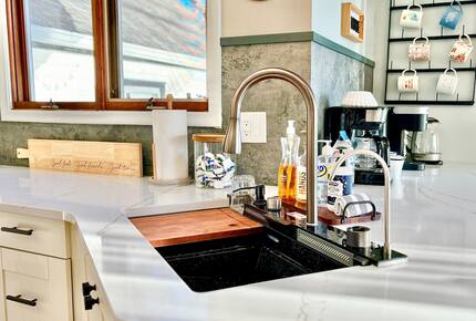 Peaceful Twin Lakes Waterfront Retreat Near Minneapolis - Minneapolis, Minnesota