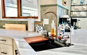 Peaceful Twin Lakes Waterfront Retreat Near Minneapolis - Minneapolis, Minnesota