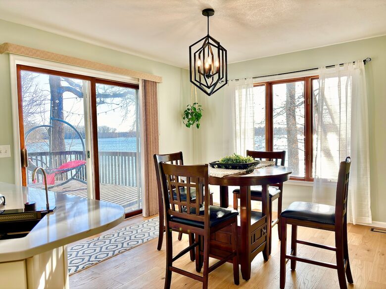 Peaceful Twin Lakes Waterfront Retreat Near Minneapolis - Minneapolis, Minnesota