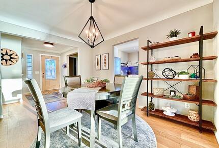 Peaceful Twin Lakes Waterfront Retreat Near Minneapolis - Minneapolis, Minnesota