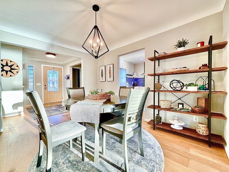 Peaceful Twin Lakes Waterfront Retreat Near Minneapolis - Minneapolis, Minnesota