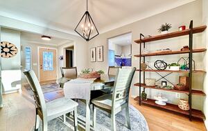 Peaceful Twin Lakes Waterfront Retreat Near Minneapolis - Minneapolis, Minnesota