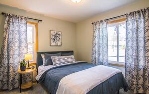 Peaceful Twin Lakes Waterfront Retreat Near Minneapolis - Minneapolis, Minnesota