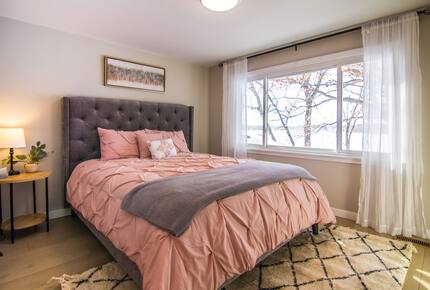 Peaceful Twin Lakes Waterfront Retreat Near Minneapolis - Minneapolis, Minnesota