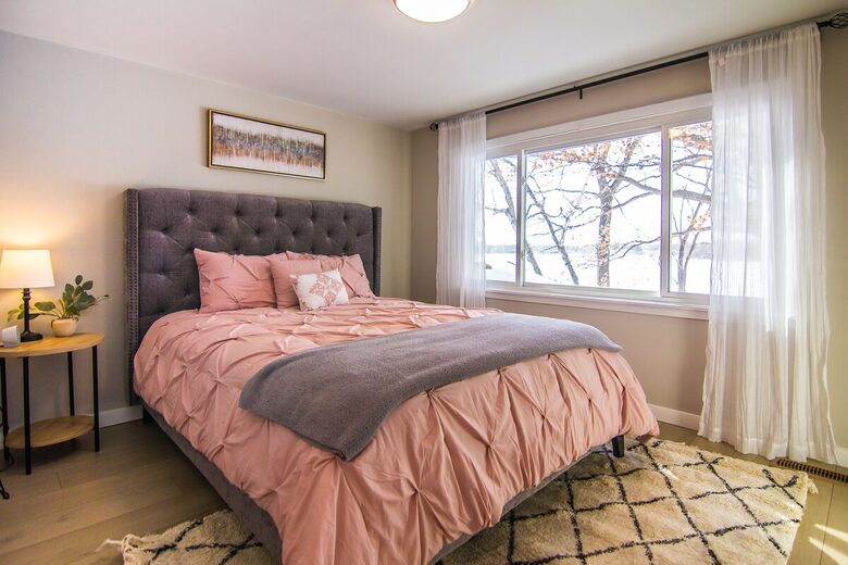 Peaceful Twin Lakes Waterfront Retreat Near Minneapolis - Minneapolis, Minnesota