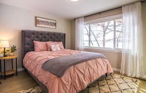 Peaceful Twin Lakes Waterfront Retreat Near Minneapolis - Minneapolis, Minnesota