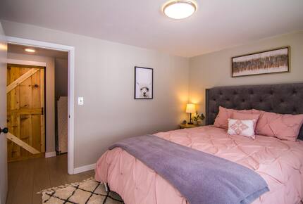 Peaceful Twin Lakes Waterfront Retreat Near Minneapolis - Minneapolis, Minnesota